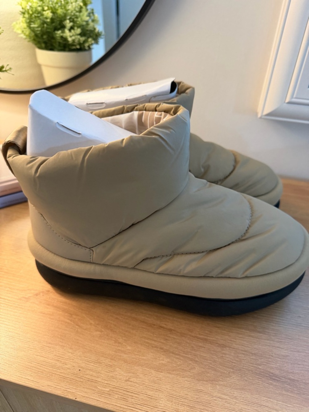 Uggs classic maxi mini  Boots in Beige - Picture 2 of 4